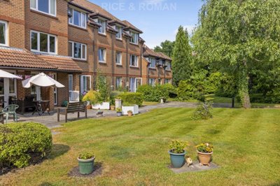 Property on Tebbit Close, RG12 9FW