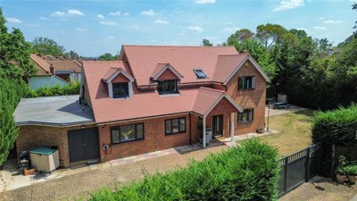 Property on Maiden Erlegh Drive, RG6 7HP