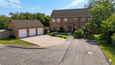Property on Barn Owl Close, NG33 4TB