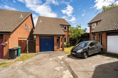 Property on Beaconsfield Way, RG6 5UX