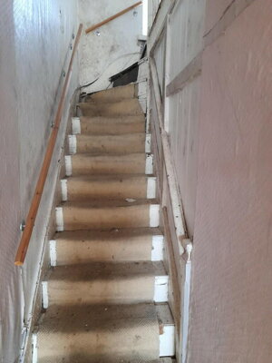 Property on Queen Street, SA20 0BU