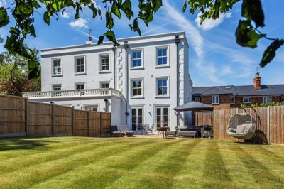 Property on Woking Road, GU4 7GD