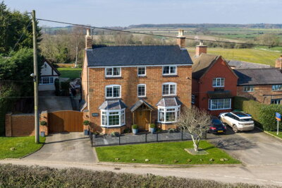 Property on Offchurch Road, CV33 9DR