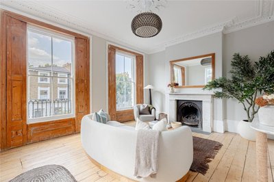 Property on Richmond Avenue, N1 0LX