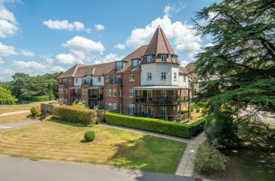 Property on Beacon Crescent, GU26 6UG