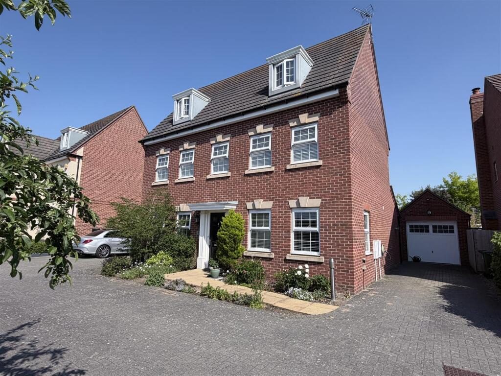 Property main image
