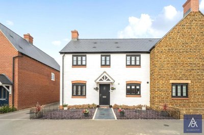 Property on Field View, NN13 6BL