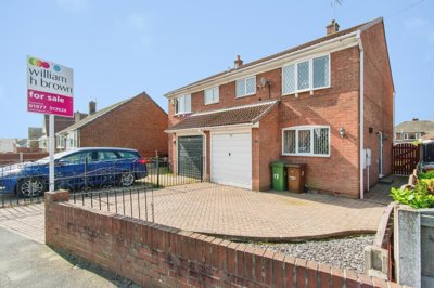 Property on Mayors Walk, WF10 3QY