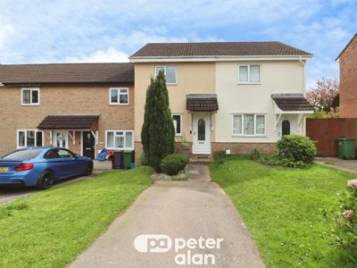 Property on Oakridge, CF14 9BW