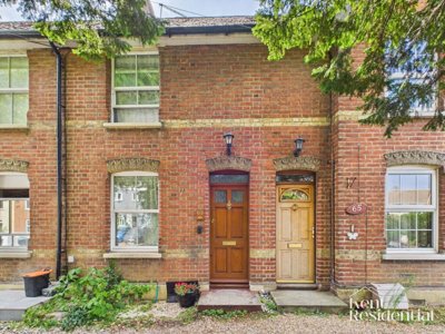 Property on New Hythe Lane, ME20 6PW