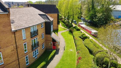 Property on Imperial Way, HP3 9FJ