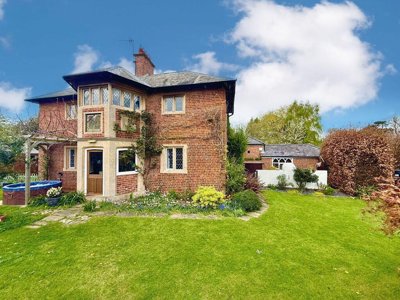 Property on High Street, NG32 1JE