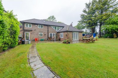 Property on TN14 7UA