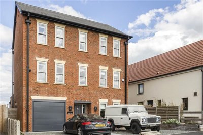 Property on Read Place, OX25 2BH