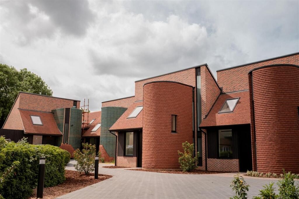 Property main image