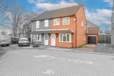 Property on Warner Close, LE8 6XU
