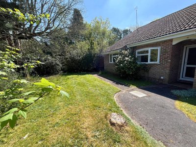 Property on Lipscomb Close, RG18 9SZ