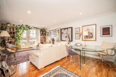 Property on WC2R 0PP