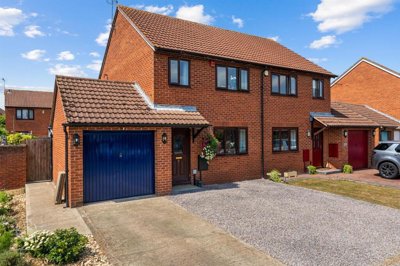 Property on St Pauls Close, WR11 2EY
