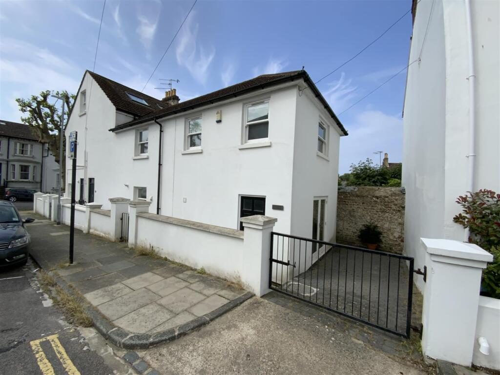 Terraced House