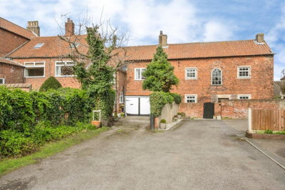 Property on Crossland Gardens, DN11 9QS