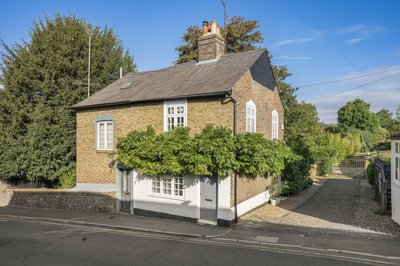 Property on Ravens Lane, HP4 2DZ