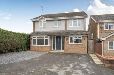 Property on Kings Pightle, RG24 8XX