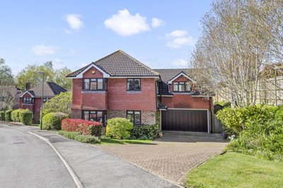 Property on Chanctonbury View, BN5 9TW