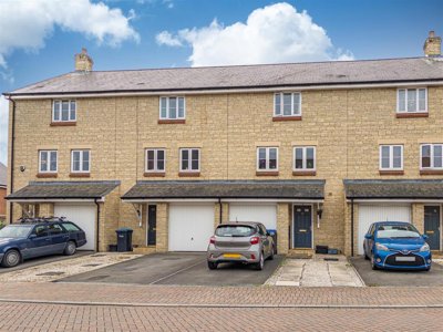 Property on Lapwing Road, SN12 7FJ