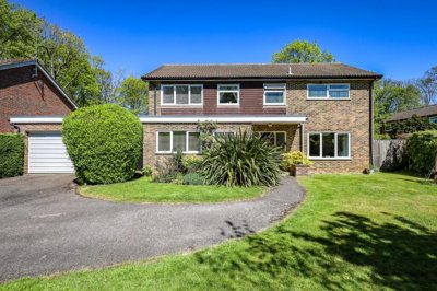 Property on GU33 7NQ