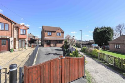Property on Halfpenny Lane, WF7 6LE