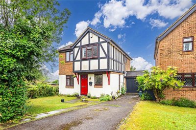 Property on Crewe Curve, HP4 1SE