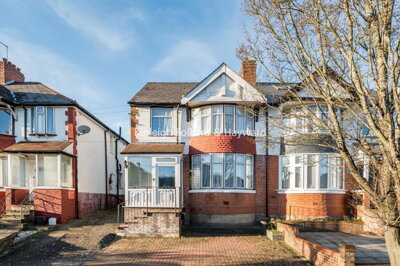 Property on Ferncroft Avenue, N12 0LN