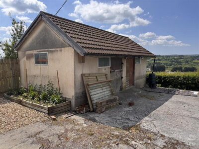 Property on Heol Y Garn, SA18 2RN