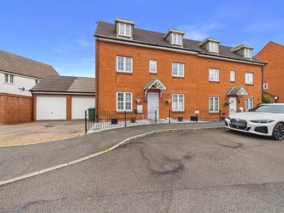 Property on Foskett Way, HP21 9AX