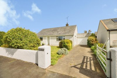 Property on Lôn Yr Eglwys, LL53 6AR