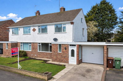 Property on Cheshire Grove, CH46 0TB