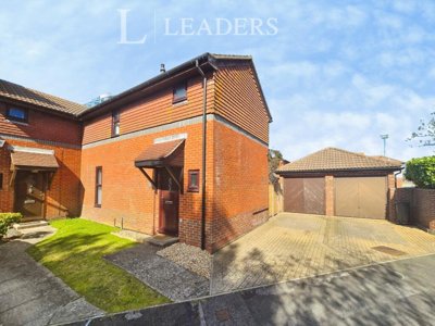 Property on Armory Lane, PO1 2PE