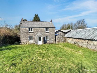 Property on PL26 8LA