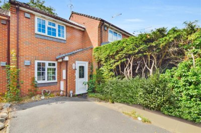 Property on Pearl Gardens, SL1 2YX