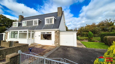 Property on Glan Erch, LL53 6AX