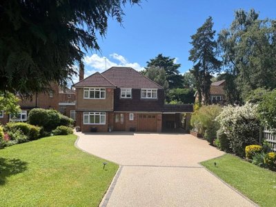 Property on London Road, NN11 4EA
