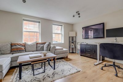 Property on LE12 7UW