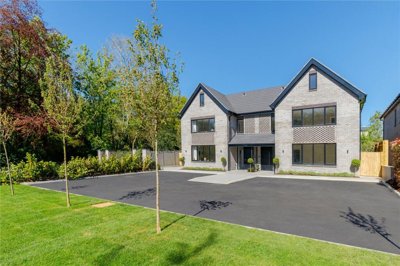 Property on Watford Road, WD7 8LR