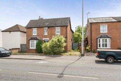 Property on Bath Road, RG18 3SX