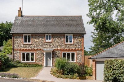 Property on Beechcroft, HP4 3BT