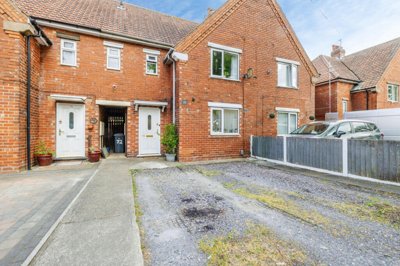 Property on Lamb Gardens, LN2 4EG