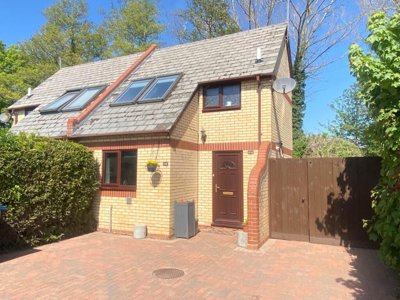 Property on Riddy Close, CB22 5TD