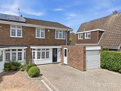 Property on Willowdene, CM15 9JQ