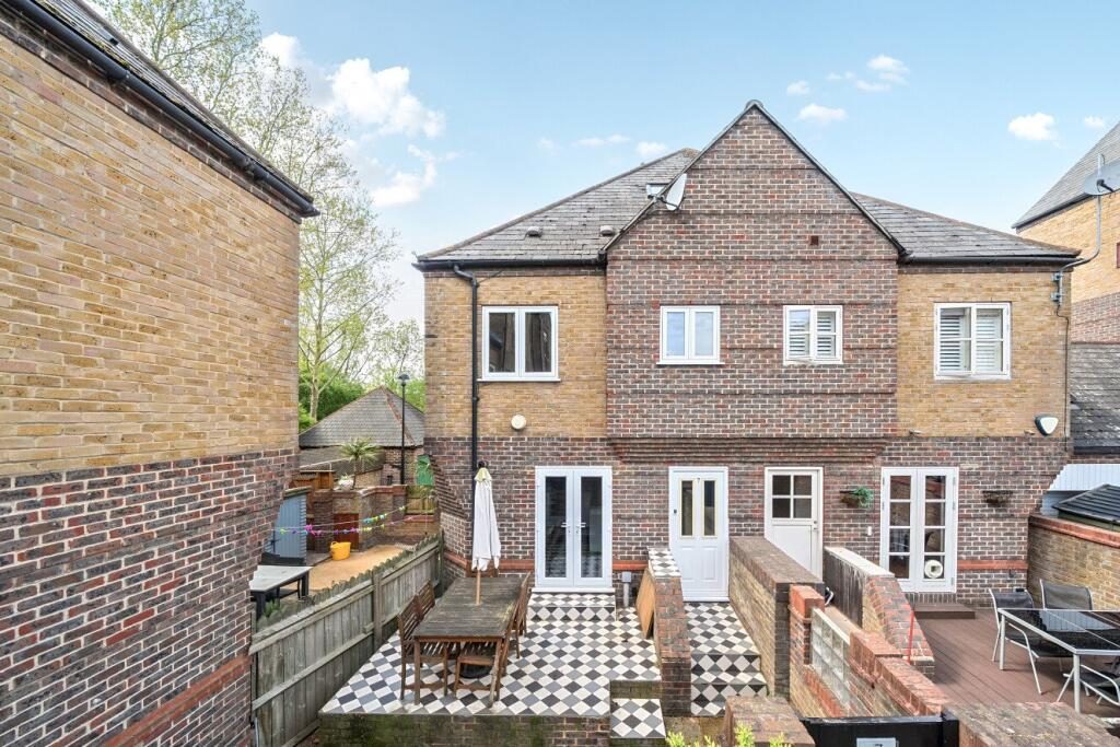 Terraced House